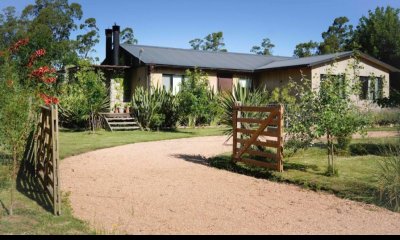 Casa de 3 dormitorios en venta en La Barra, Punta del Este.