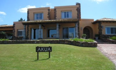 Casa en venta de 3 dormitorios en Montoya, Punta del Este.