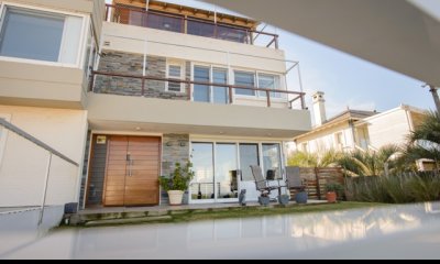 VENTA DE CASA DE 4 DORMITORIOS EN PUNTA BALLENA
