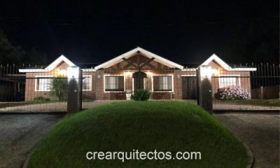 Hermosa casa en venta de 5 dormitorios en Beverly Hills, Punta del Este.