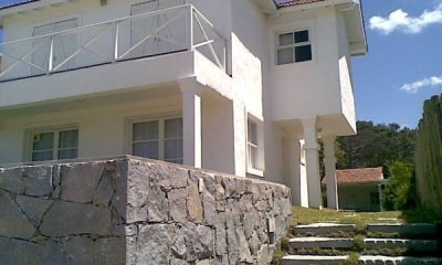 Casa en venta de 4 dormitorios en Montoya, Punta del Este.