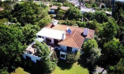 Venta de casa de 6 dormitorios en zona exclusiva de Punta del Este.
