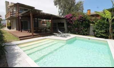 Casa en venta de 3 dormitorios en La Barra, Punta del Este.