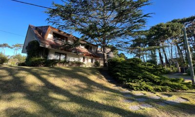 Casa de 4 dormitorios en venta en Lugano, Punta del Este.