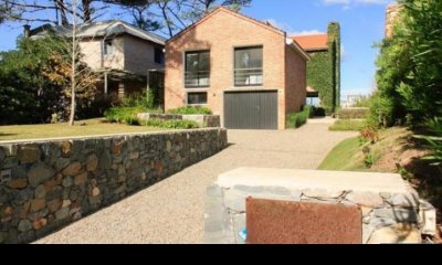 Casa en venta de 3 dormitorios en La Barra, Punta del Este.