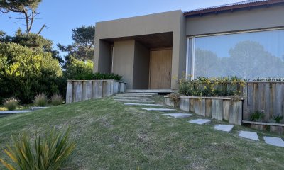 Casa de 3 dormitorios + dependencia en Pinar del Faro, Punta del Este.