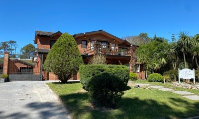 Hermosa casa en venta de 3 dormitorios en Punta del Este.