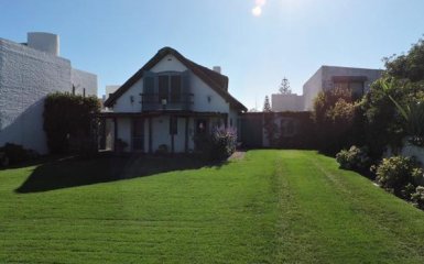 Casa de 5 dormitorios en venta en La Barra, Punta del Este.