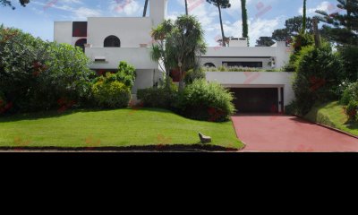 Casa en venta de 6 dormitorios en venta en Lugano, Punta del Este.
