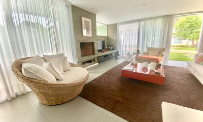 Casa en venta de 5 dormitorios en Mansa, Punta del Este.
