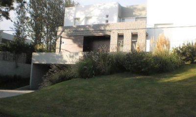 Casa en venta de 3 dormitorios en Rincón del Indio, Punta del Este.
