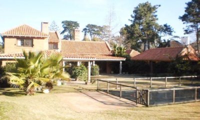 Casa en venta de 5 dormitorios en Golf, Punta del Este.