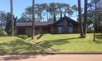 Casa en venta de 5 dormitorios en Mansa, Punta del Este.