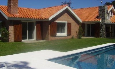 Muy linda casa de 3 dormitorios + piscina en venta en Mansa, Punta del Este.