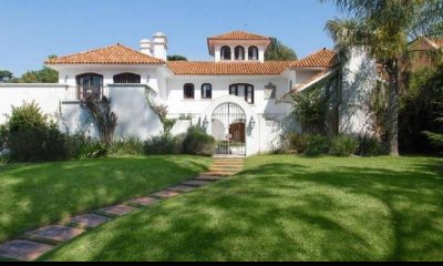 Muy linda casa en venta de 5 dormitorios en San Rafael, Punta del Este.