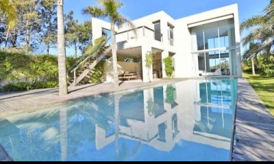 Casa en venta de 4 dormitorios en Laguna Blanca, Punta del Este.
