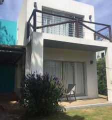 Casa en venta de 3 dormitorios en La Barra, Punta del Este.