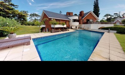 Casa en venta de 6 dormitorios en el Golf, Punta del Este.