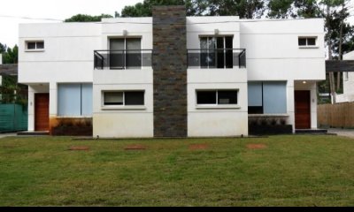 Casa en venta de 4 dormitorios en barrio Club Solanas, Punta del Este.