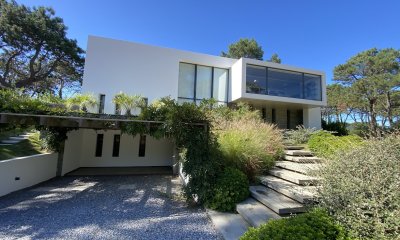 Casa en venta de 4 dormitorios en suite en Pinar del Faro, Punta del Este.