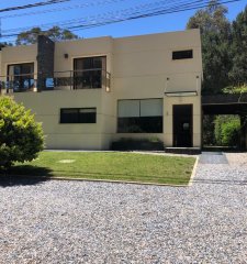Venta de casa de 4 dormitorios en complejo Solanas, Punta del Este.