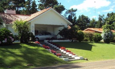 Hermosa propiedad en venta de 3 dormitorios en Cantegril, Punta del Este.