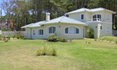 Casa en venta de 4 dormitorios en Montoya, Punta del Este.