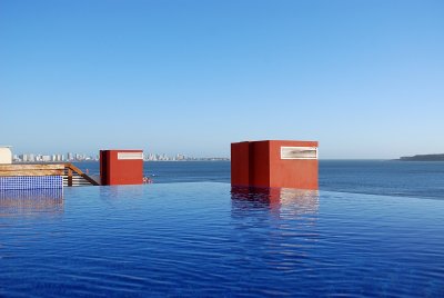 Apartamento en venta de 2 dormitorios en primera línea, Punta del Este.
