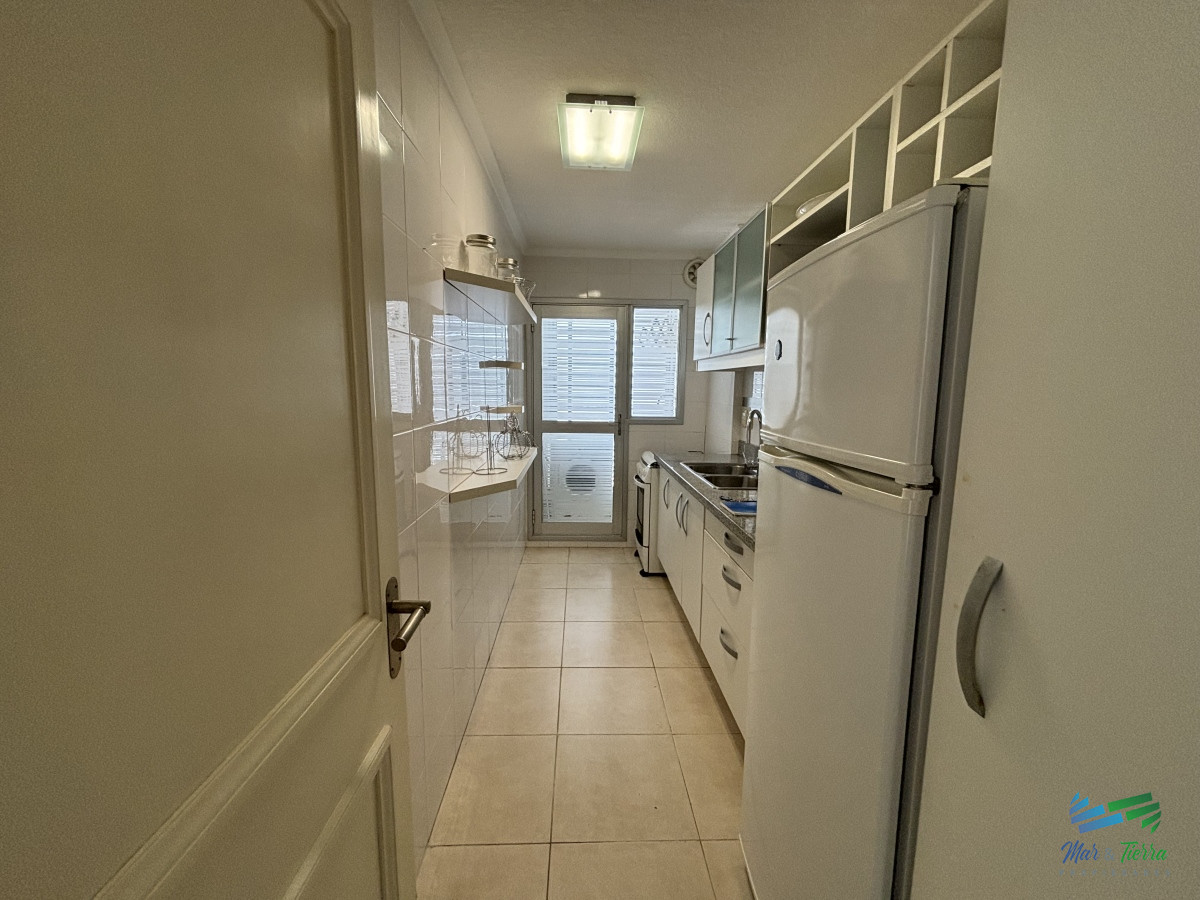 Apartamento ID.3885 - VENDO APARTAMENTO 2 DORMITORIOS EN AV CHIVERTA, PISO ALTO, VISTA AL MAR, PUNTA DEL ESTE