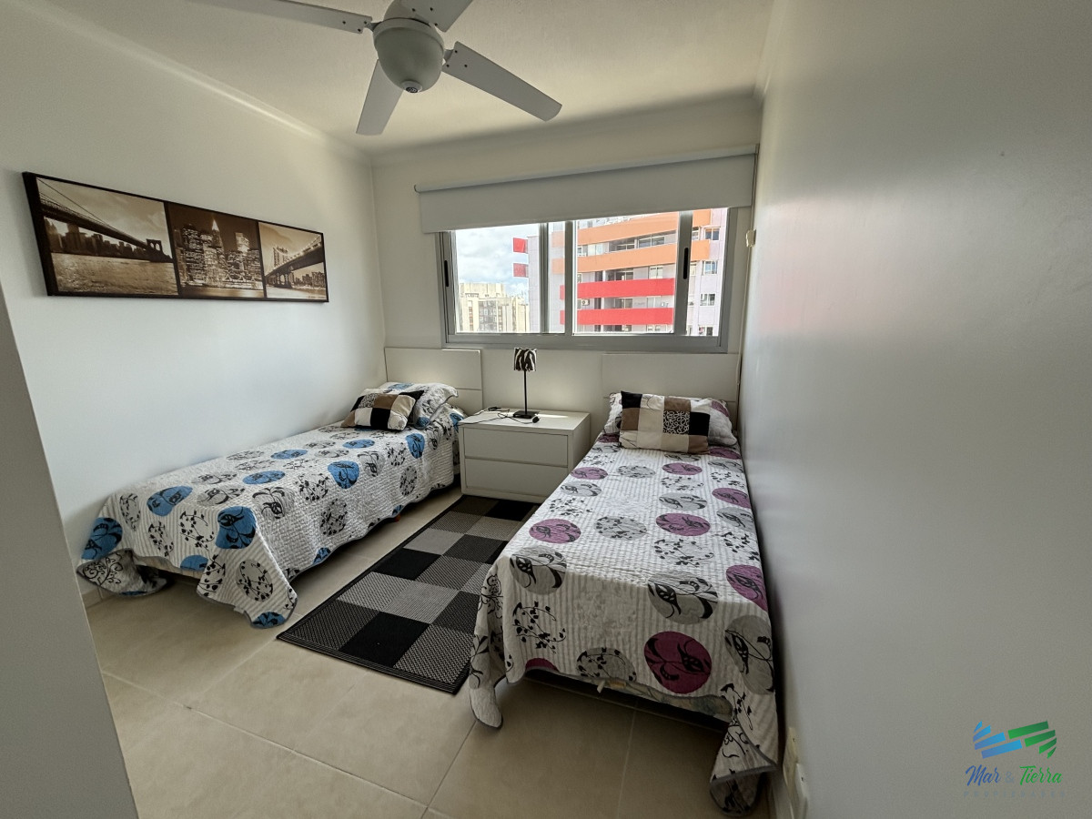 Apartamento ID.3885 - VENDO APARTAMENTO 2 DORMITORIOS EN AV CHIVERTA, PISO ALTO, VISTA AL MAR, PUNTA DEL ESTE