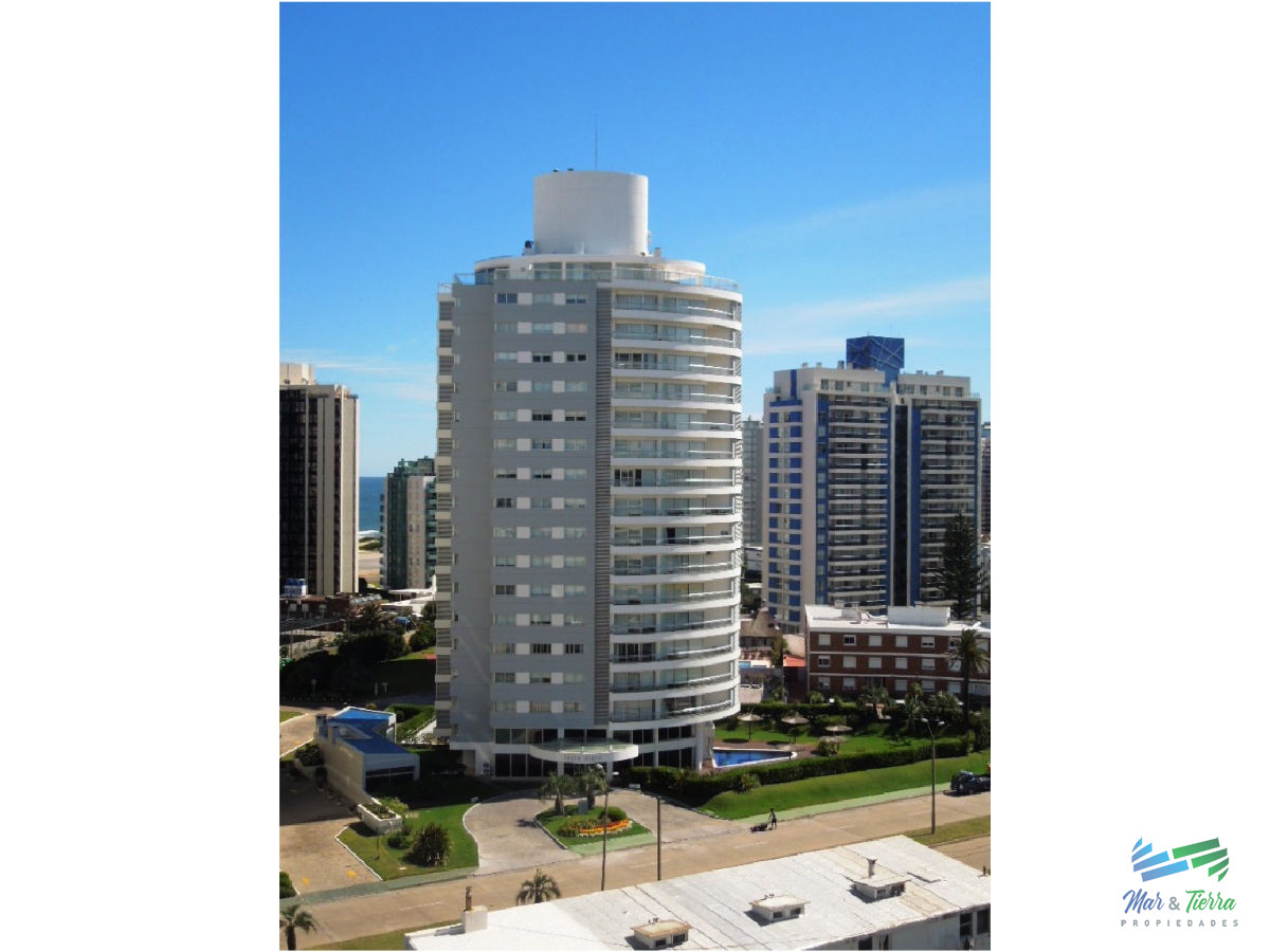 Apartamento ID.3885 - VENDO APARTAMENTO 2 DORMITORIOS EN AV CHIVERTA, PISO ALTO, VISTA AL MAR, PUNTA DEL ESTE