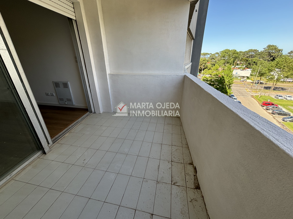 Apartamento ID.40962 - VENTA TORRE ANTARES RECICLADO MUY BUENA ORIENTACION