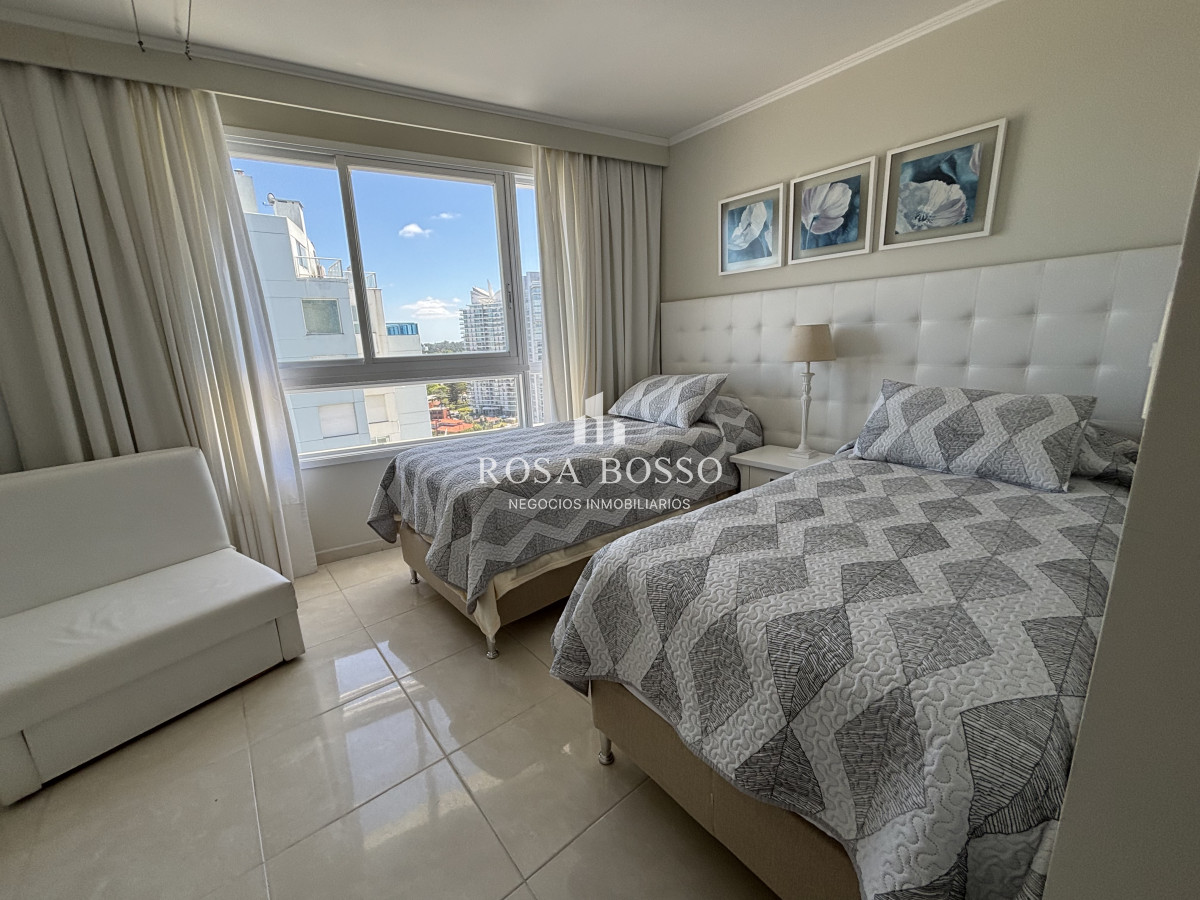 Apartamento ID.9382 -  venta y alquiler invierno mansa frente al mar tres suites y dependencias