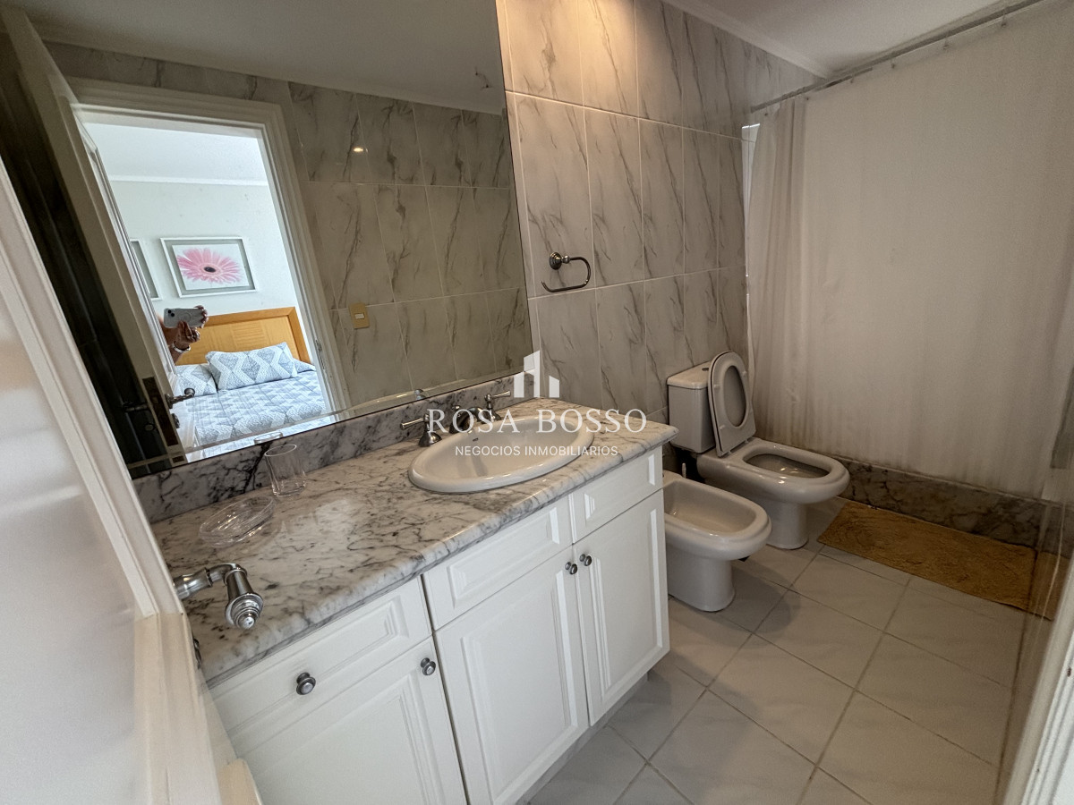 Apartamento ID.9382 -  venta y alquiler invierno mansa frente al mar tres suites y dependencias