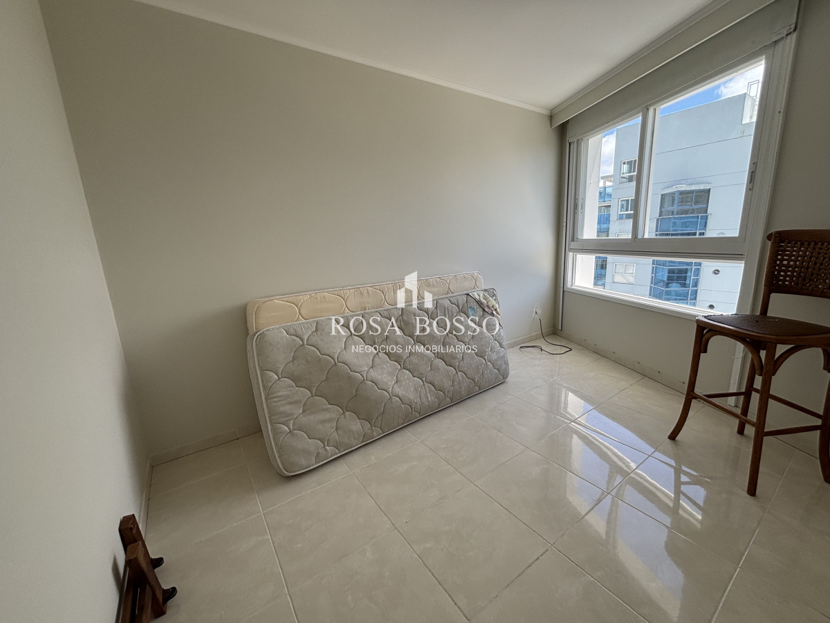 Apartamento ID.9382 -  venta y alquiler invierno mansa frente al mar tres suites y dependencias