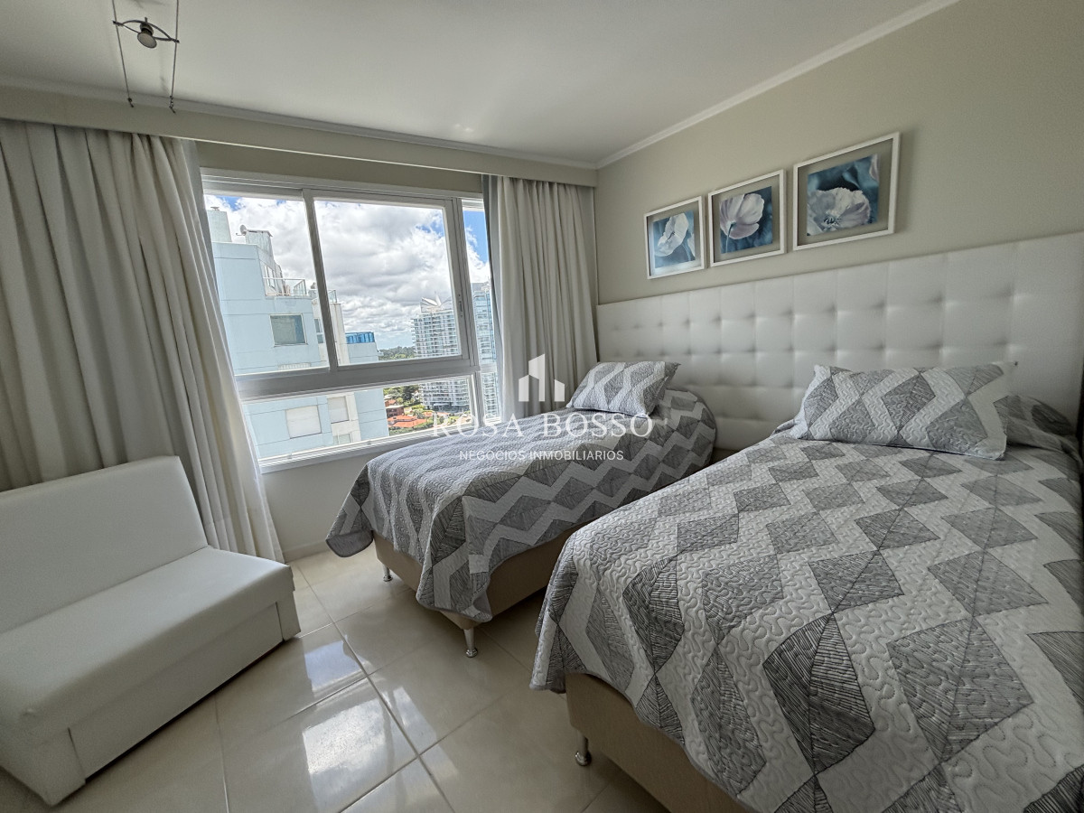 Apartamento ID.9382 -  venta y alquiler invierno mansa frente al mar tres suites y dependencias