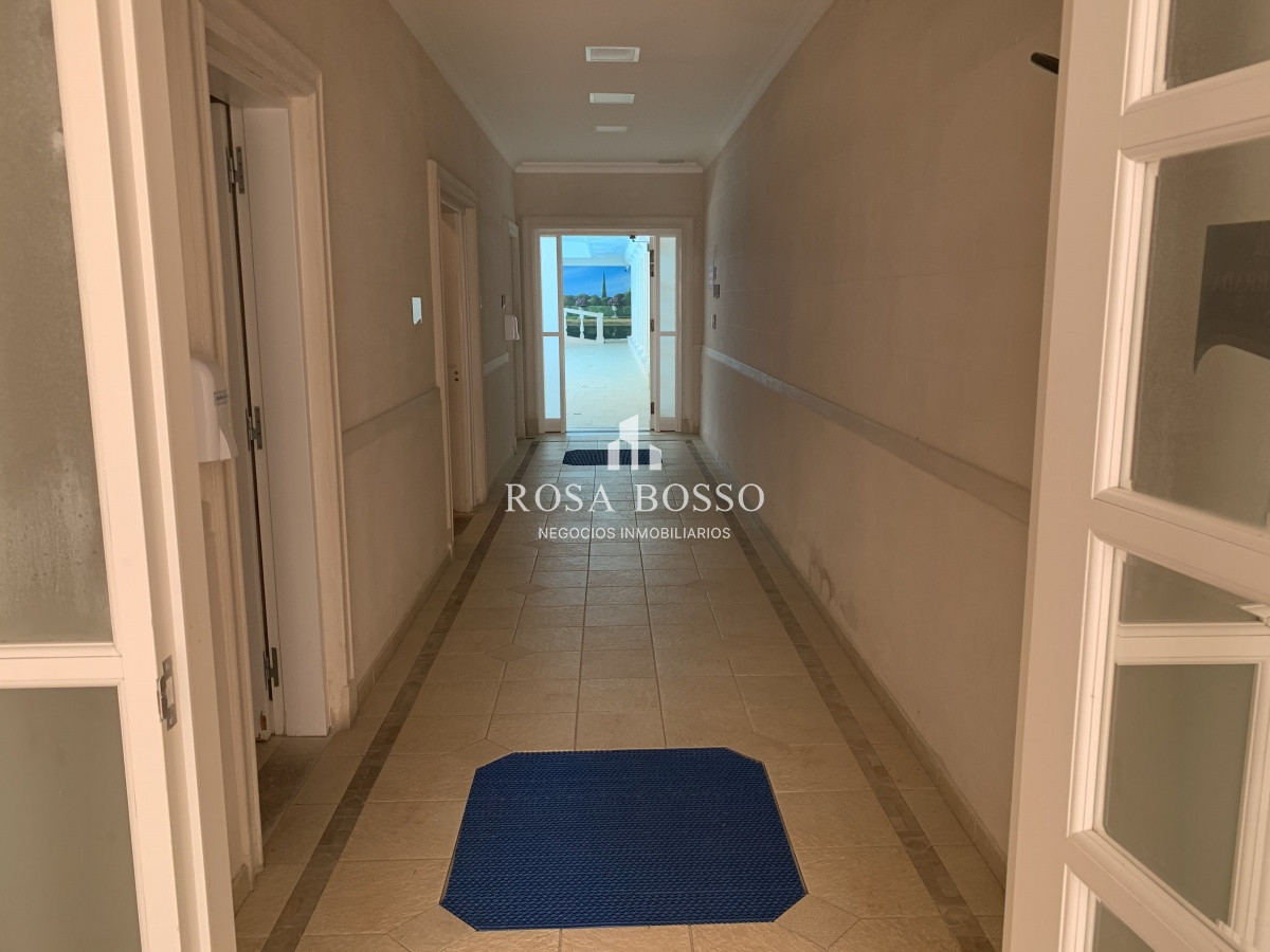Apartamento ID.9382 -  venta y alquiler invierno mansa frente al mar tres suites y dependencias
