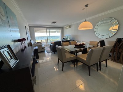 Apartamento en venta de 3 dormitorios en Le Jardin, Punta del Este.