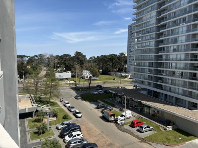 Departamento en Venta de 2 Dormitorios en Punta del Este