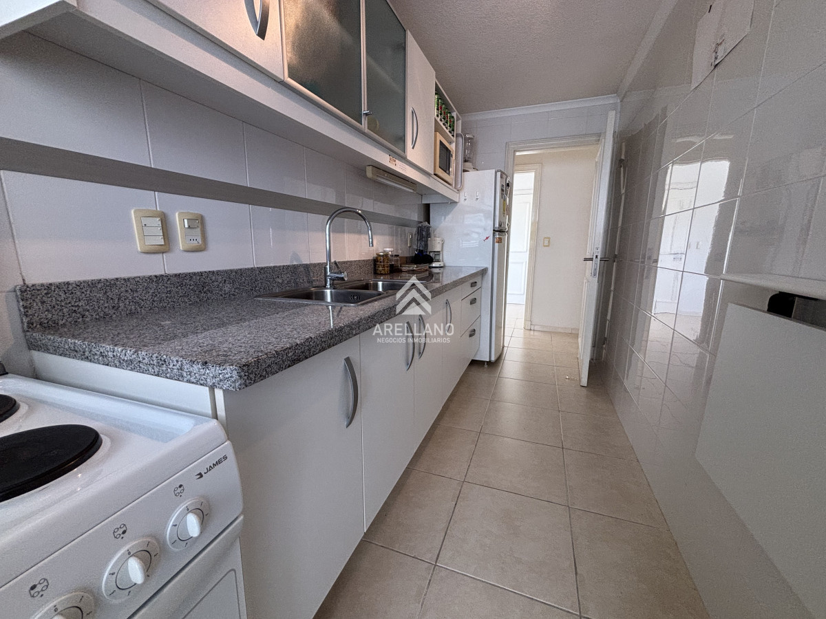 Apartamento ID.5842 - Venta - Av Chiverta todo sol y luz