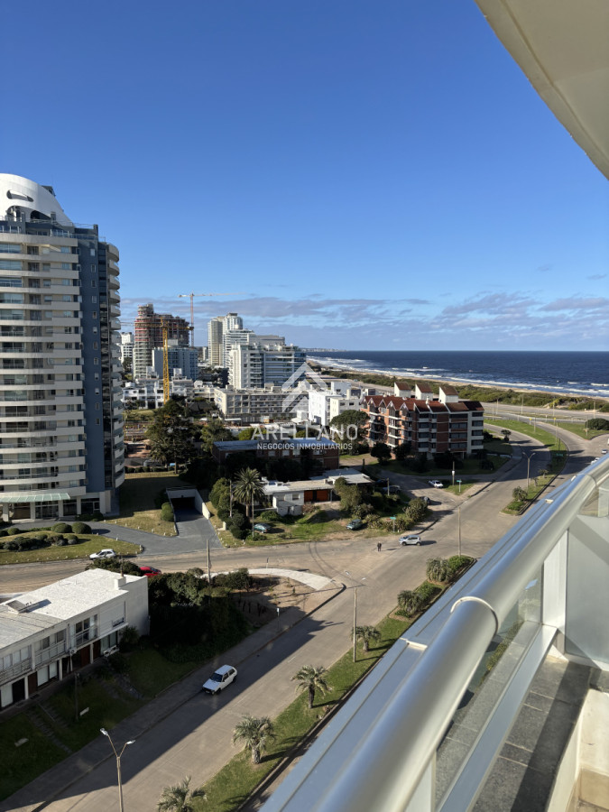 Apartamento ID.5842 - Venta - Av Chiverta todo sol y luz