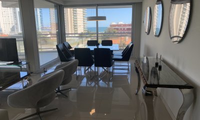 Venta apartamento 3 suites y dependencia Playa Mansa