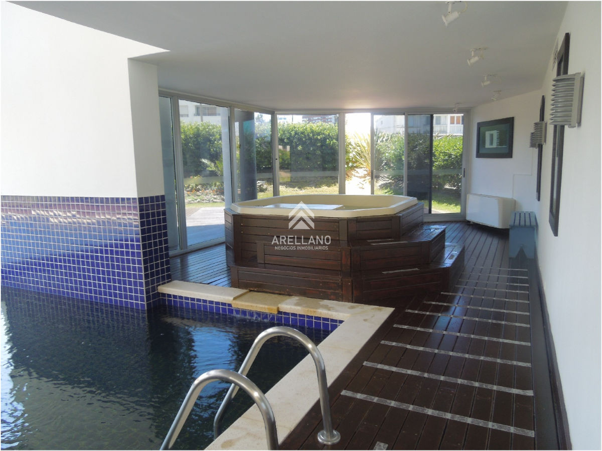 Apartamento ID.5842 - Venta - Av Chiverta todo sol y luz