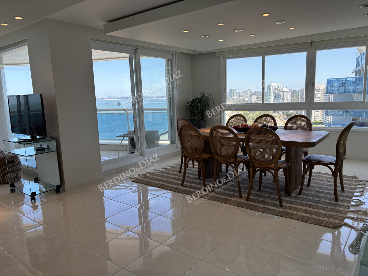 Apartamento ID.2722 -  venta y alquiler invierno mansa frente al mar tres suites y dependencias