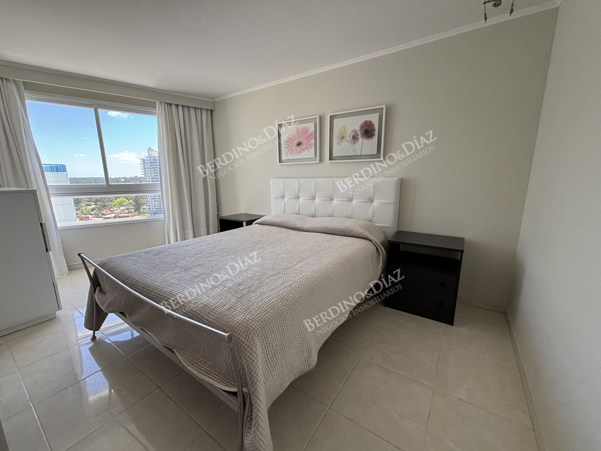 Apartamento ID.2722 -  venta y alquiler invierno mansa frente al mar tres suites y dependencias