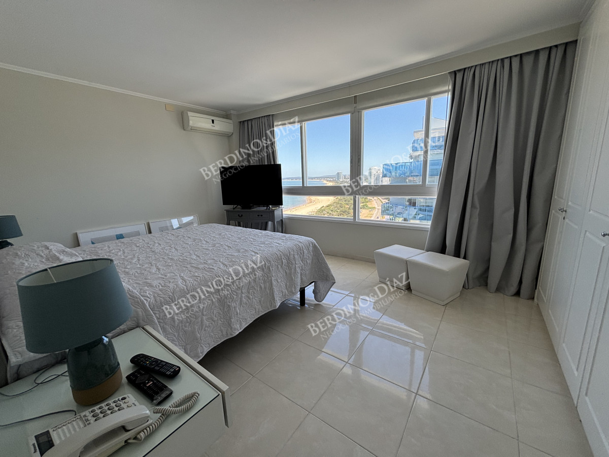 Apartamento ID.2722 -  venta y alquiler invierno mansa frente al mar tres suites y dependencias