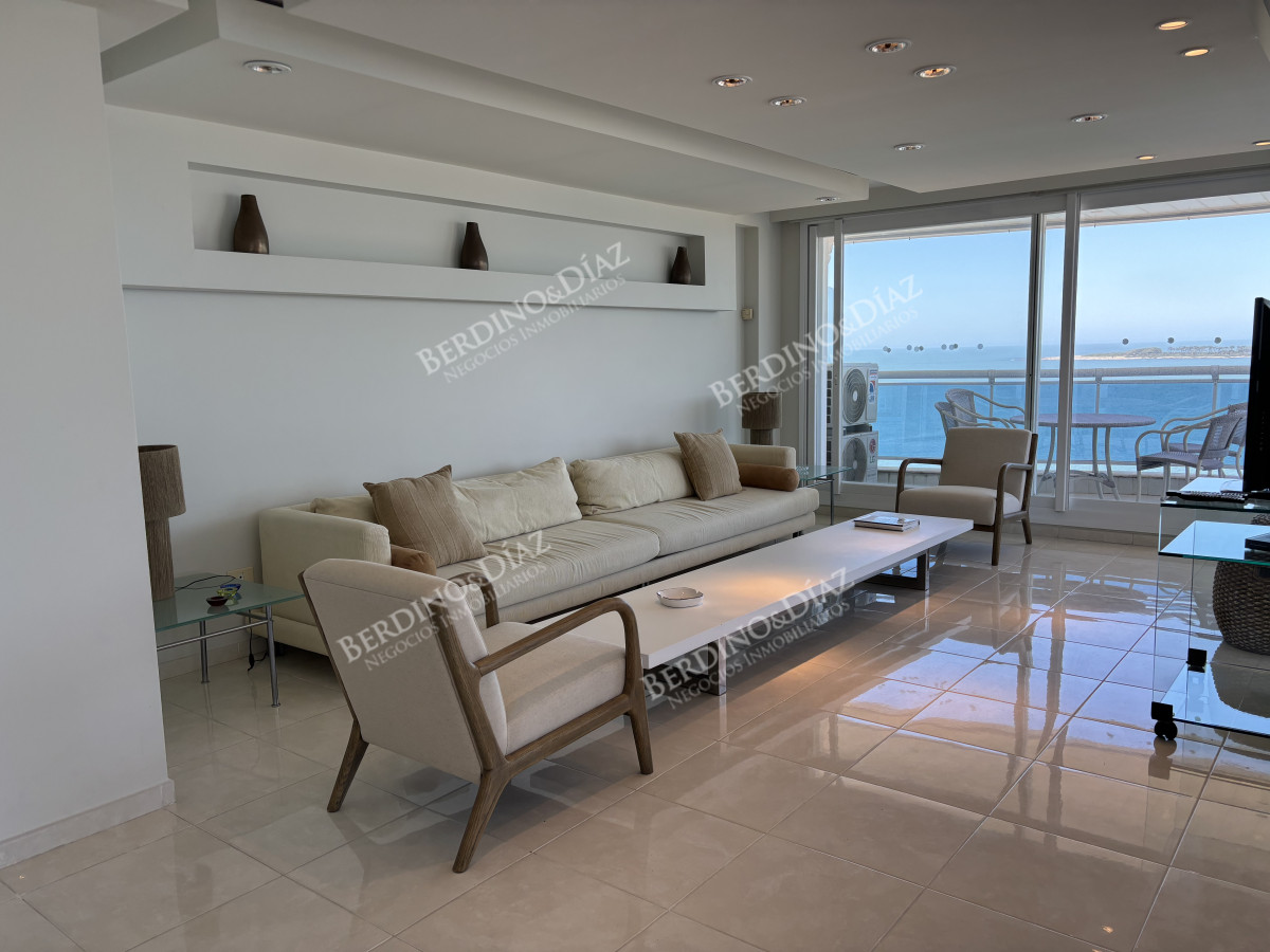 Apartamento ID.2722 -  venta y alquiler invierno mansa frente al mar tres suites y dependencias