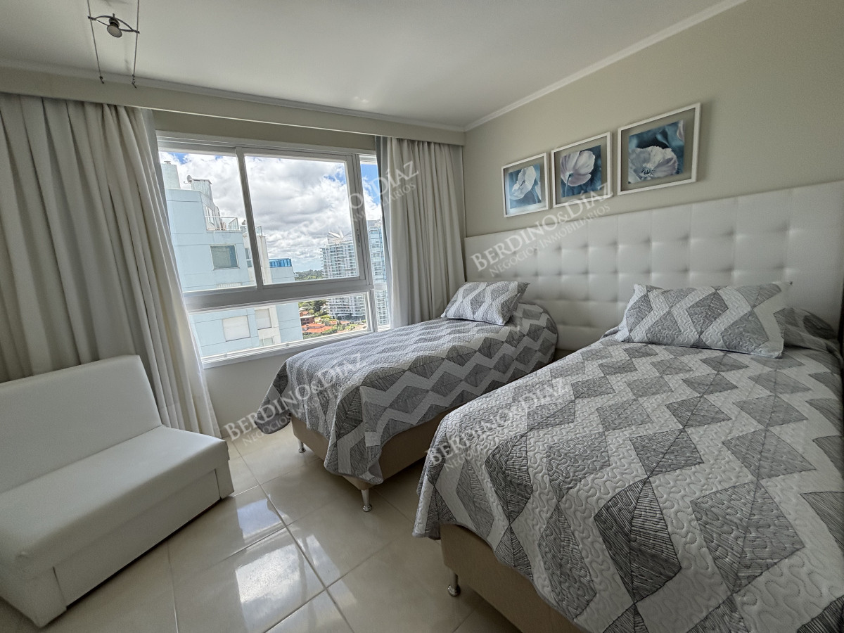 Apartamento ID.2722 -  venta y alquiler invierno mansa frente al mar tres suites y dependencias