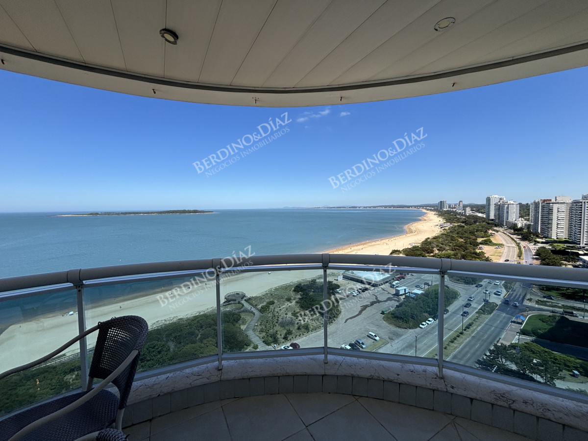 Apartamento ID.2722 -  venta y alquiler invierno mansa frente al mar tres suites y dependencias