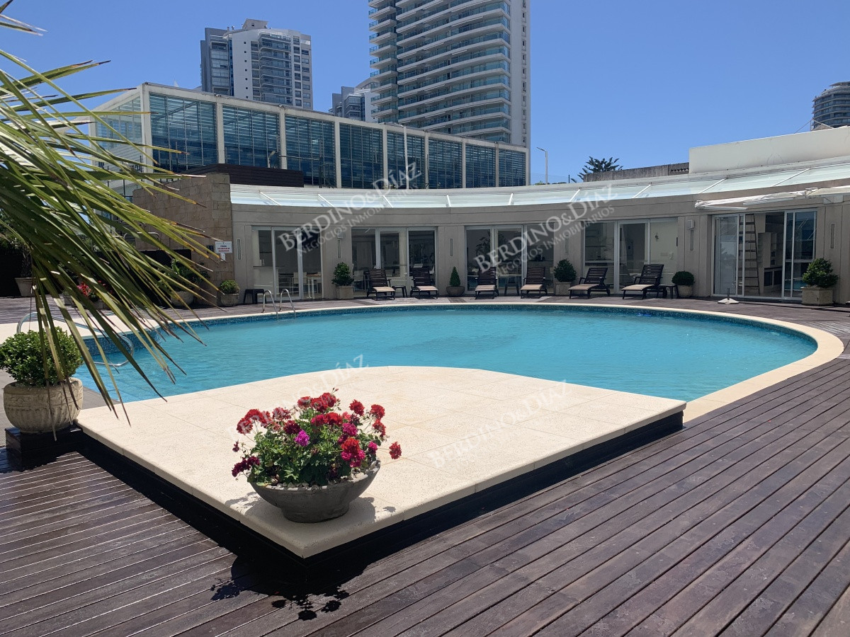 Apartamento ID.2722 -  venta y alquiler invierno mansa frente al mar tres suites y dependencias